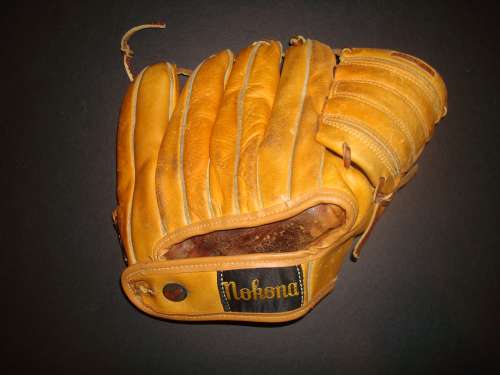 Don Mossi Nokona DM3 Back